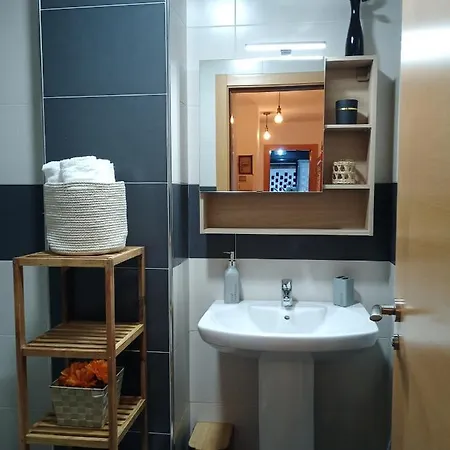 El Arroyu Vut 5585 As Χιχόν