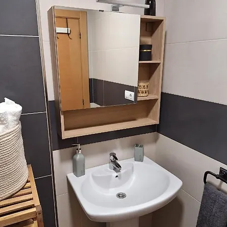 El Arroyu Vut 5585 As Хихон