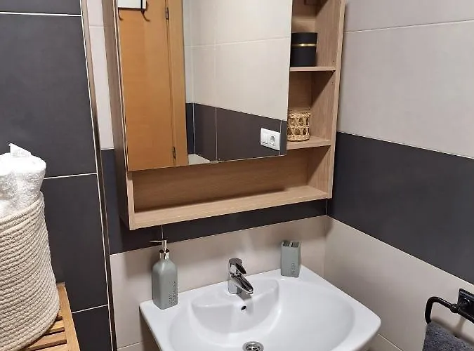 El Arroyu Vut 5585 As Χιχόν